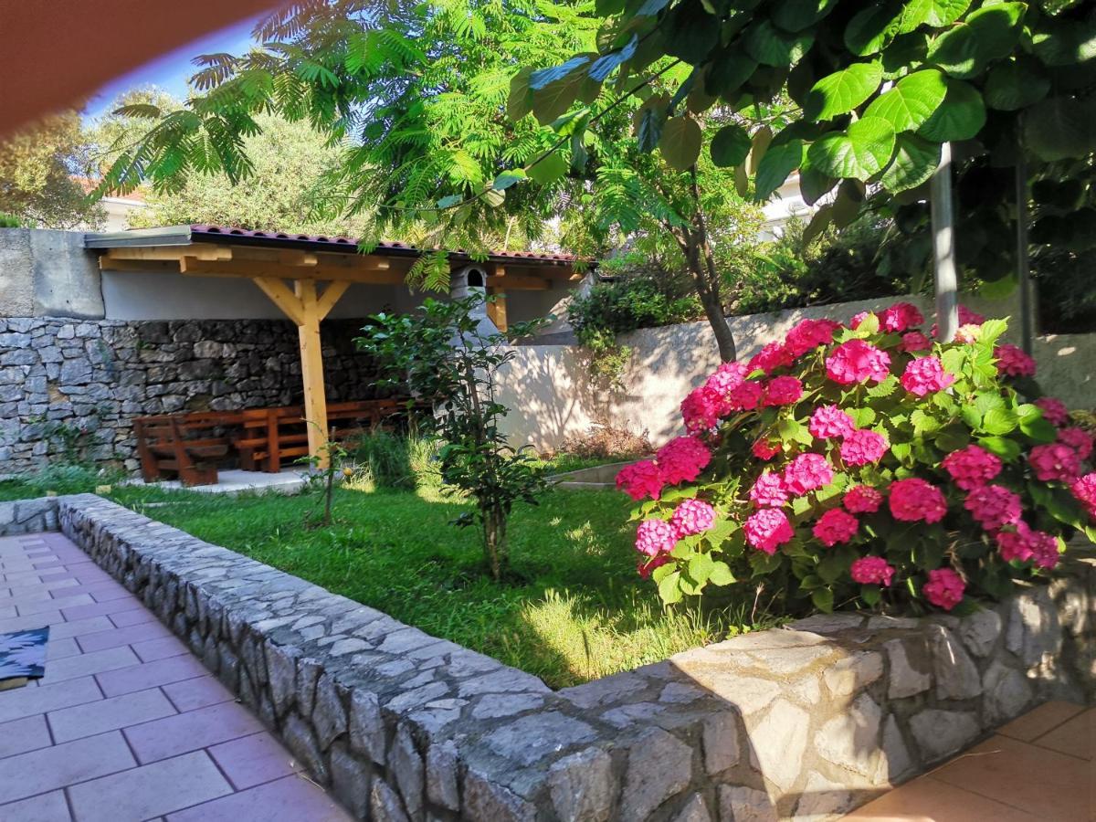 Apartments Jessica Кърк Екстериор снимка