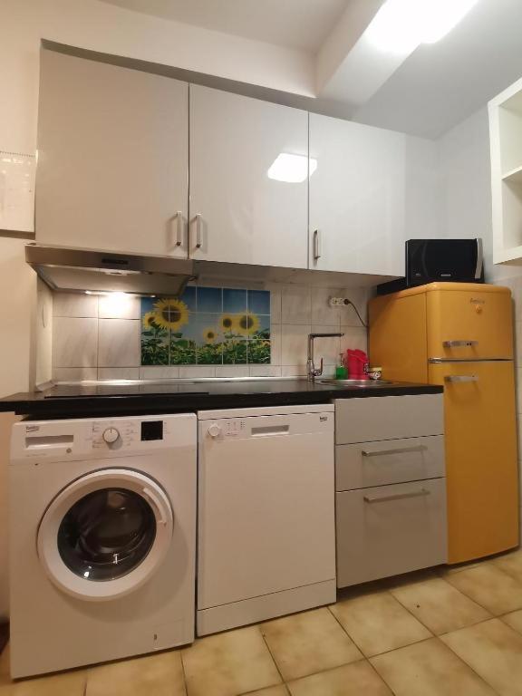 Apartments Jessica Кърк Екстериор снимка