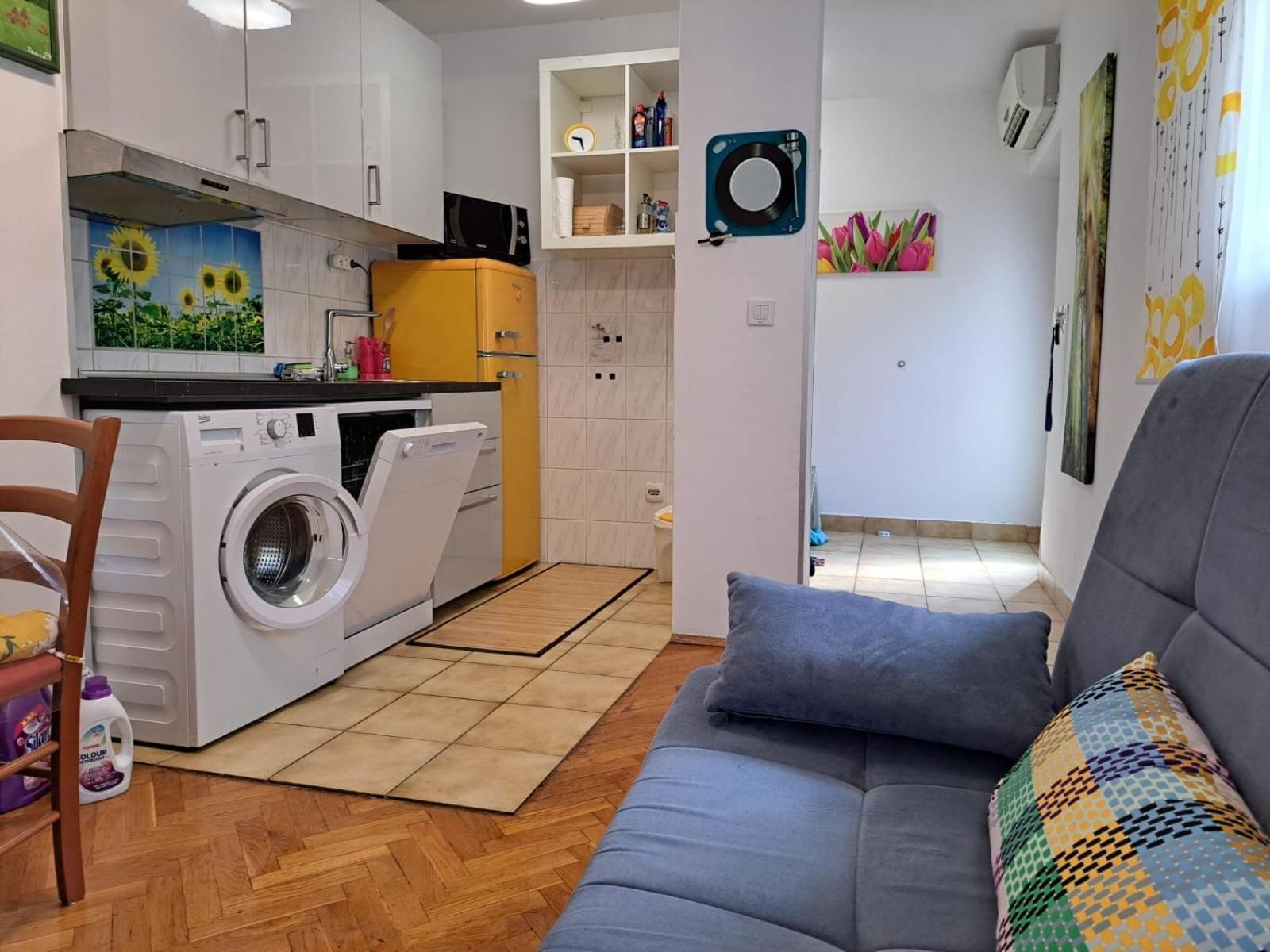 Apartments Jessica Кърк Екстериор снимка