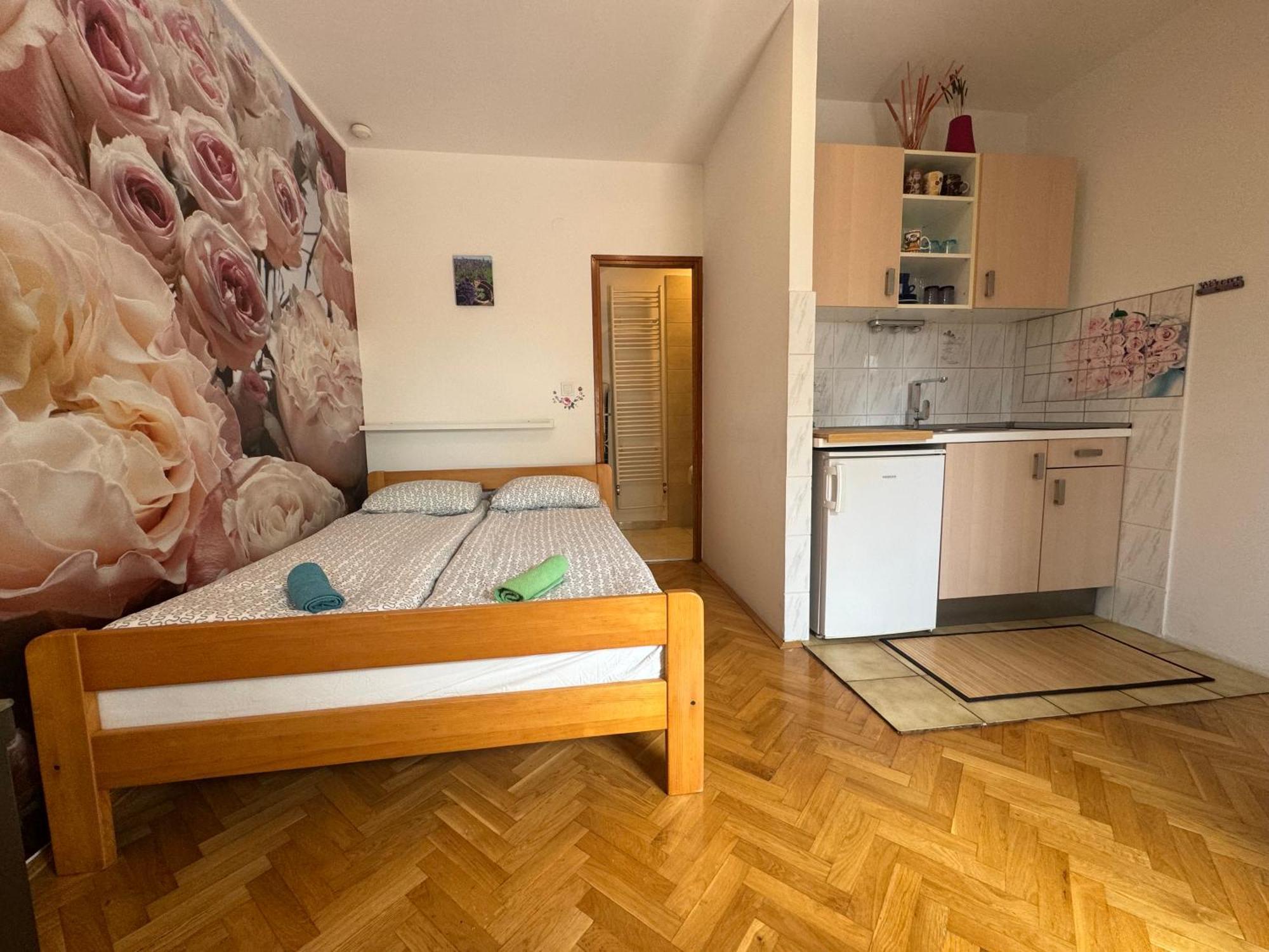 Apartments Jessica Кърк Екстериор снимка